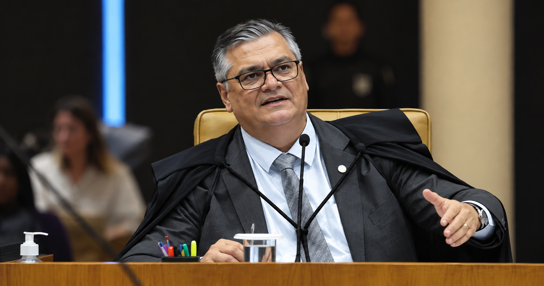 Flávio Dino determina que a PF investigue ataques a imagens religiosas em diversos estados, após polêmica com Nossa Senhora Aparecida.