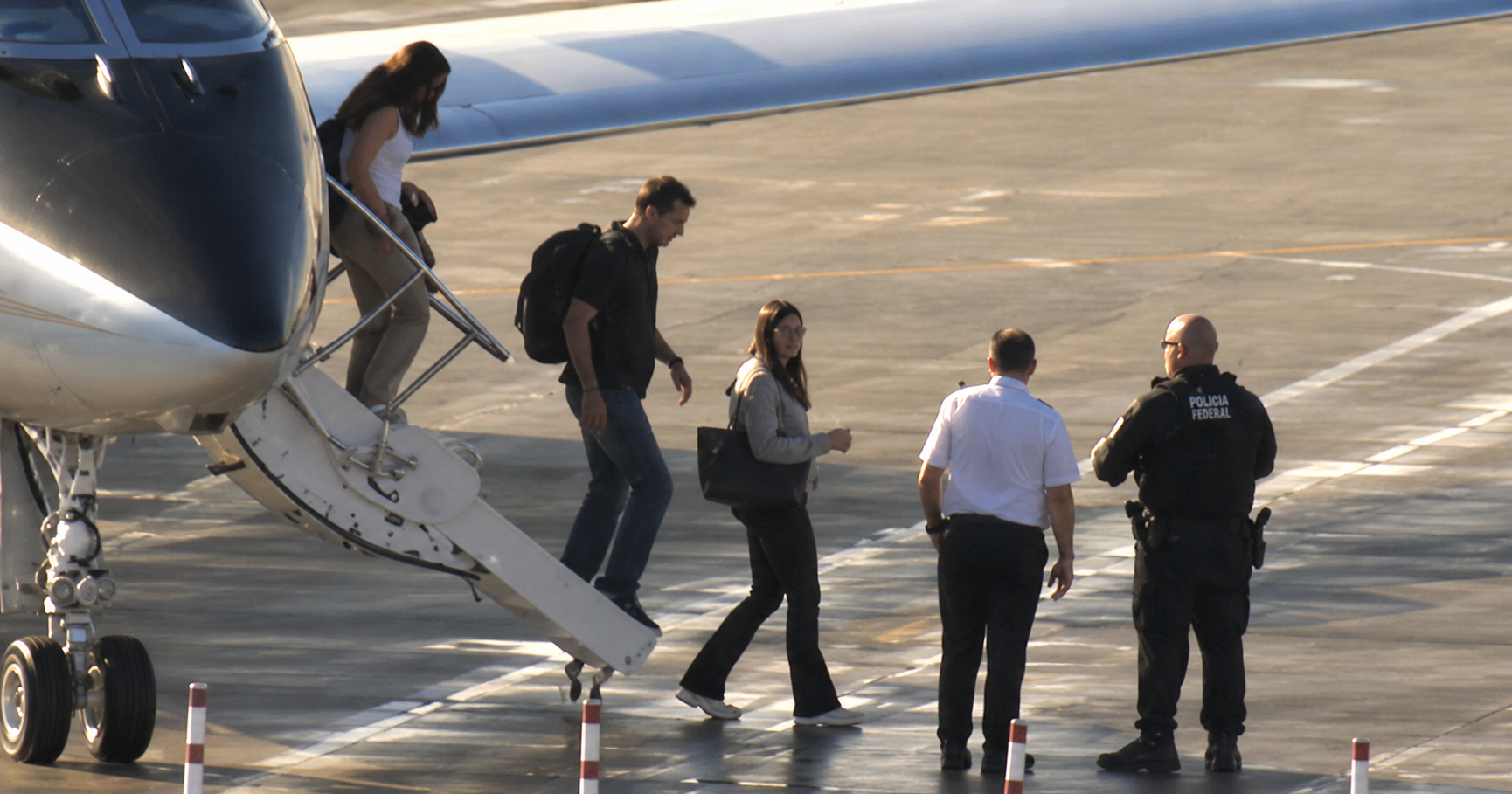 Jatinho particular pousa em aeroporto executivo de Miami, nos Estados Unidos